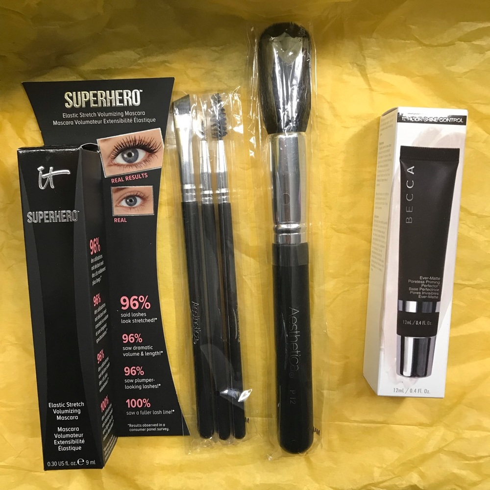 4pc Makeup Bundle 👛 It Cosmetics....